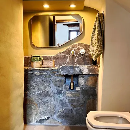 Historic Wine-stone House *