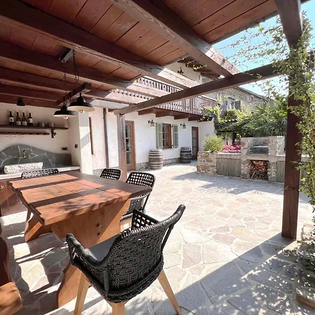 Historic Wine-stone House