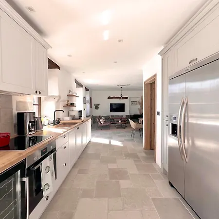 Historic Wine-stone House