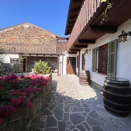 Vikendica Historic Wine-stone House *