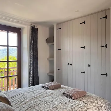 Historic Wine-stone House