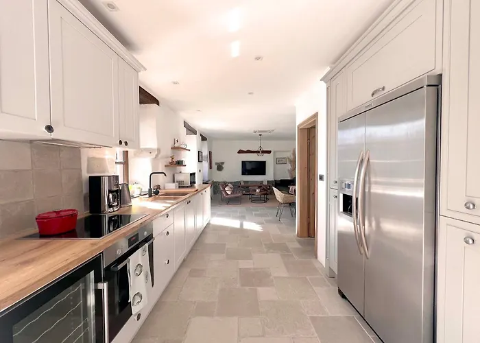 Historic Wine-stone House