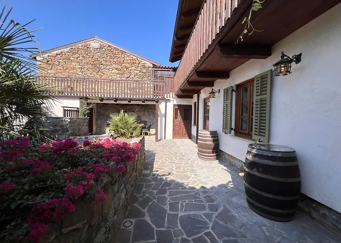 別荘 Historic Wine-stone House *