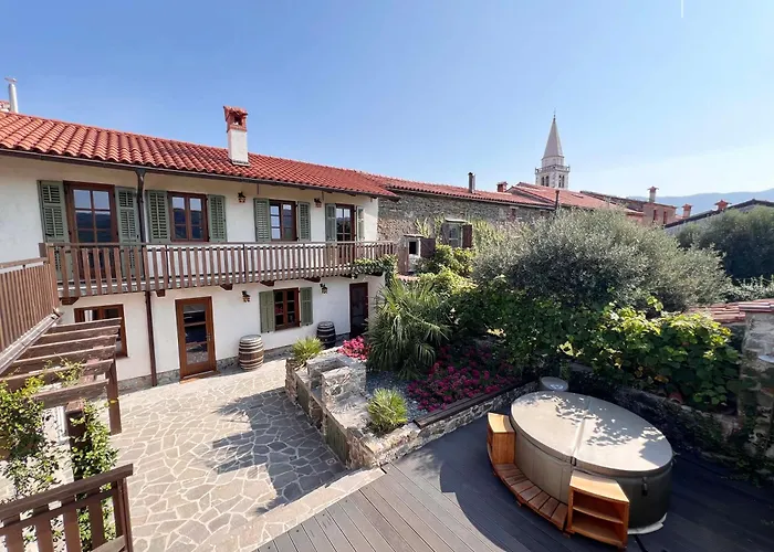 別荘 Historic Wine-stone House